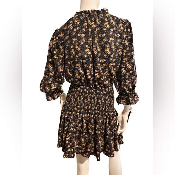 Entro Ladies Dress Size Medium Floral Smocked - Picture 2 of 6